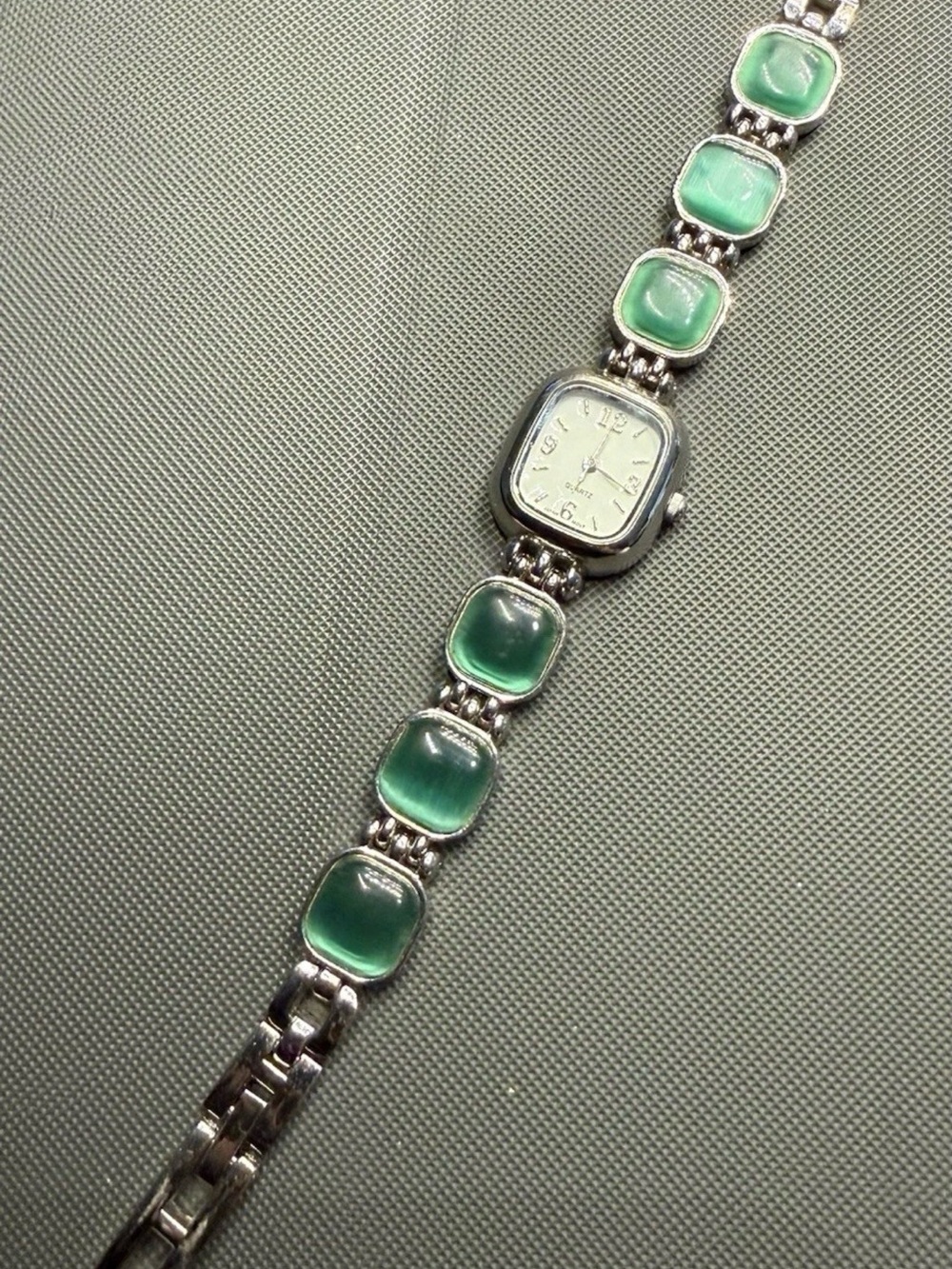 Vintage Silver Tone Green Cat's Eye Cabochon Link Bracelet Watch Japan Movt